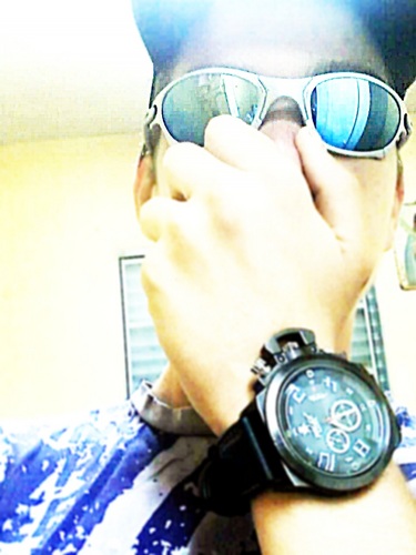 Canttã quebradã com Mc Lon , liberte os pensamentos em forma de emoção eu viajei logo retornei. ♫♪♫