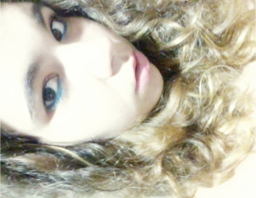 Soberana,canceriana,ciumenta,dramática,romântica.
bipolar,louca,21,estudante de PP,adoro surpreender,hot, misteriosa,niver 20.07
meu anjo @Deygliison s2 ,