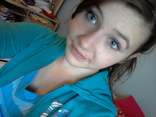 I'm Natalia Wojcicki! I LOVE One direction!I follow back,espicially Directioners!