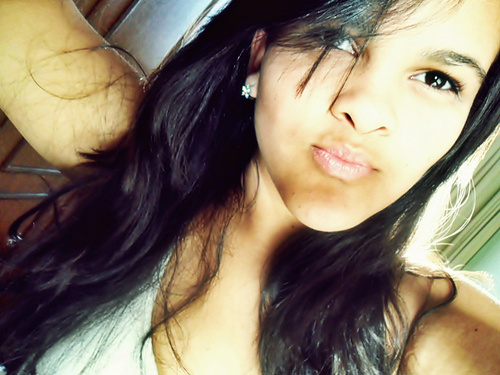 15 Anos,sair com os ammgs,escultar musica,ama ingles,e so tem um objetivo: SER FELIZ' Belieber Forever #BELIEVE follow me @justinbieber.
