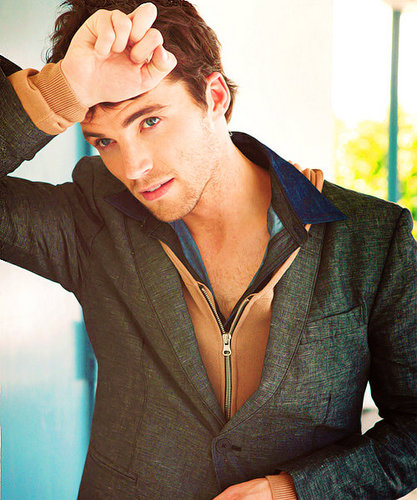 xEzraTheFitz's profile picture. I'm a teacher and a writer, I'm living my own perfect story which is her. || Single. || +18