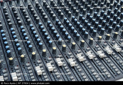 Tecnico de Audio. Mezcla y edicion de voces y bandas de sonido, defensor de animales. Rebelde con causa.