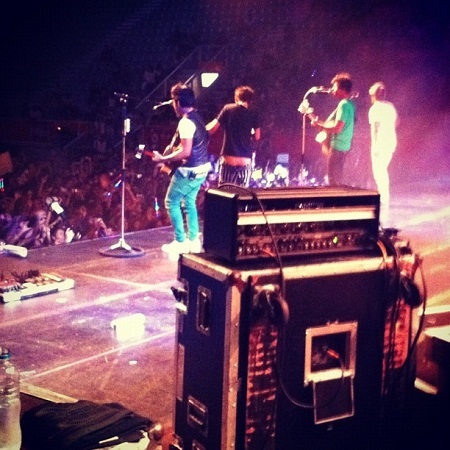 O que eu sinto por vocês vai além do que um abraço é mais que isso. Fã clube dedicado á melhor banda @rockrestart Dona : @CheleDoPepeNey_ Since : 02/06/2012.