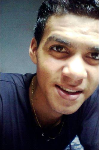 Sou jovem que procura busca a santidade