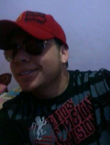 Um olhar seguro com uma bela poesia,o amor move os meus dias...Dona do meu coração segue_você