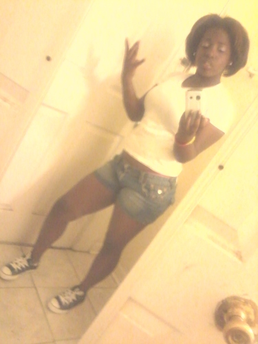 ♡ sayy , you see that white button that says follow ? look ! make it blue & imaa do the samee for youu ! no need for a LONG bio , fuck that !