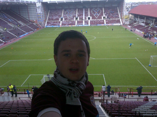 Male, 16, supports Hearts, Man City and Real Madrid. @dtempleton89, @rmcgowan89 are my idols!!!!