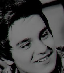 Ainda que todas as luzes se apaguem, eu sempre verei o brilho se você estiver aqui. @luansantana♥ 
contatos:luan_rafael_nego@hotmail.com