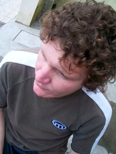 Guitarrista da banda Pray For Us, casado e pai do Matheus Leonardo...amante do rock...kkk