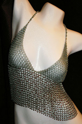 Medieval inspired chainmaille jewellery and accessories.  Specialising in hypoallergenic titanium and niobium pieces.