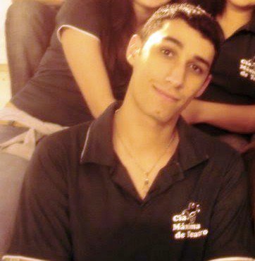 Estudante de Ciência da computação, gosto de Cinema, Teatro, Musica, e informatica!!