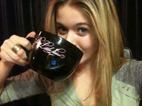 AlisonDBitchesz's profile picture. PLL fan? Then PLEASE follow me!!! 3 (: XoXo Im A SINGLE LEZZ.