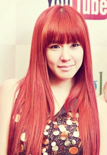 นามว่า ; แพร อายุ ; สิบเจ็ด เรียกพี่น้องผองเพื่อนได้ตามเสบยไม่หยิ่งถ้ารู้จักลึก ๆ ไม่ร้ายถ้าใครไม่ร้ายก่อน