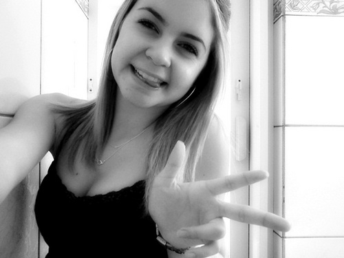 ❥                               O amor não prospera em corações que se amedrontam com as sombras ;  ᶤ ᶫᵒᵛᵉ ᵧₒᵤ !