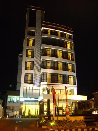 Hotel with the concept of green with *** star quality ..
Telp : +62431855999 ;
Fax : +62431844999 ; 
BB : 26AEF53F
Email : hotel@travellomanado.com