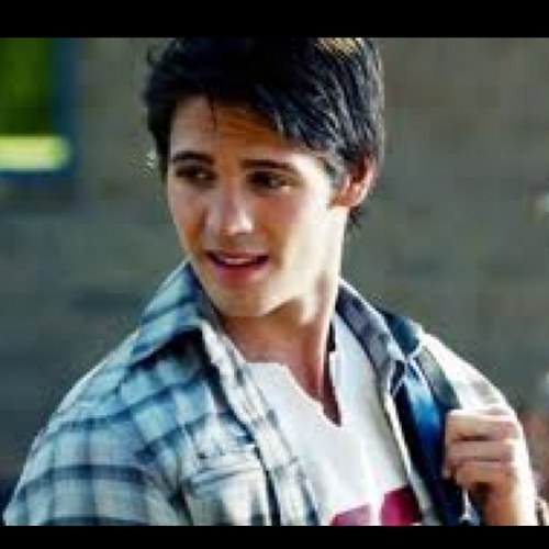 Jer_Gilbertx's profile picture. Wife: @WitchBennett Sister: @XOElenaGilbertX Bro-in-law: @Stef_Salvatore Friend: @Care_Forbesx @D_Salvatorex Guardian: @Ric_SaltzmanX {RP}