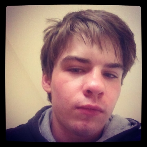 Im 18 i like to party and listen to rock! like me or hate me ! :)