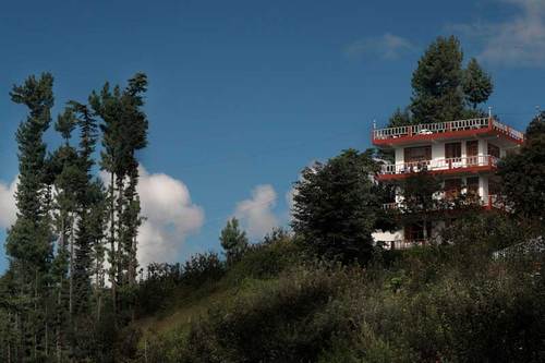 North Moon Home Stay – Shimla is situated in a green valley Fagu, at a very picturesque location.
