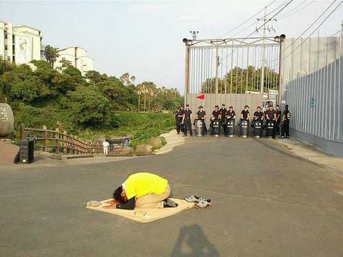 jhwoo54859's profile picture. 노무현대통령님 묘역 해설사.