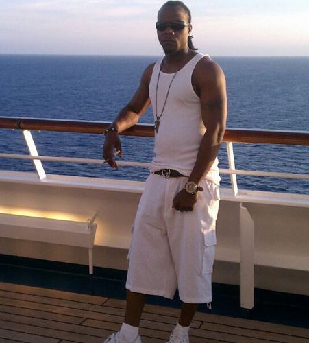 GAMEOVA31's profile picture. LIFES LIKE A MILK CRATE;NOTHIN LKE A BEACH CHAIR,GOOD CARDIGANS OVA THE TRU'S NICE FEET WEAR..#TEAM FUCK U AN YO COUCH#