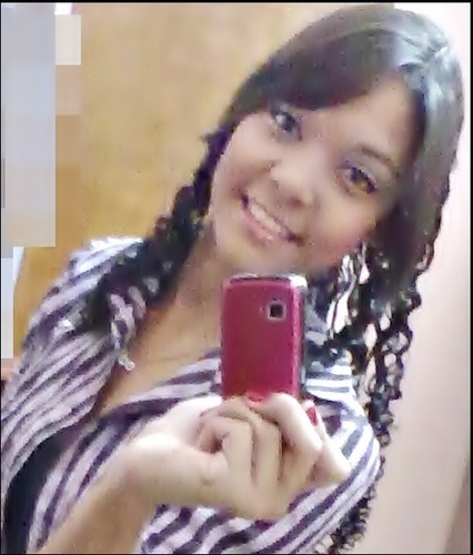 Aquela q AMA sem pensar nos DEFEITOS ! 
Akela q VIVE e APRENDE ! 
E akela q teem o SONHO de ser FELIZ (: