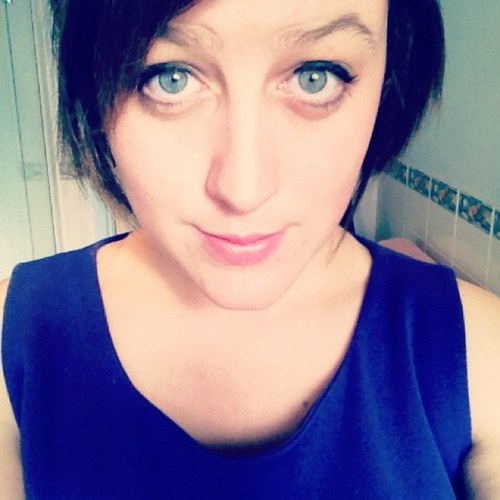 eighteen year old music addict from victoria australia. current kitchen hand and aspiring to be a renowned pastry chef.