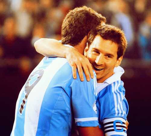 feliz ,divertida , fan del barça, visça barça, soy culé d nacimiento y nunca cambiare, amo a messi, me gusta el reggae,soy antimadrilista,le voy a los pumas