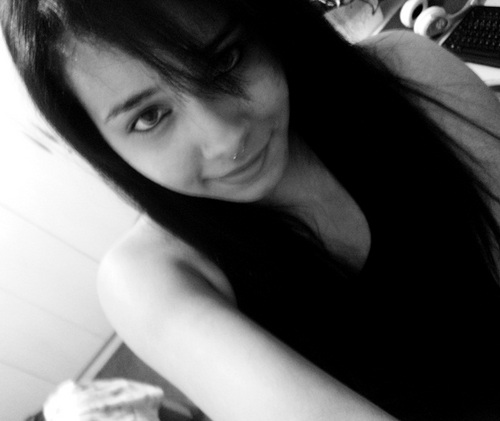 ''A vida me ensinou a sorrir para as pessoas que nao gostam de mim,para mostra-las que sou diferente do que elas penssam'' :)