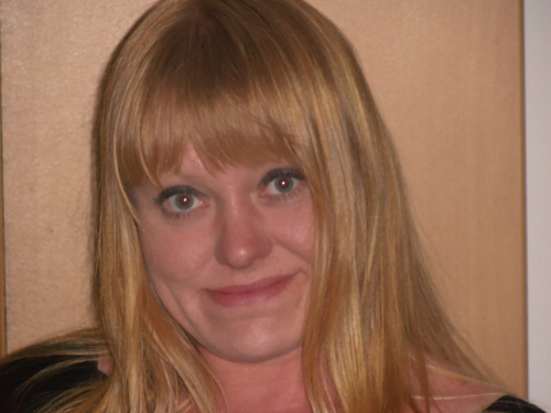 Hello! I've been living in France for over 10 years now. I'm a full time mum to my three beautiful princesses and my fourth baby is my forum.....