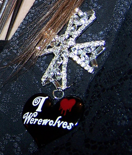 bewarethemoon's profile picture. 