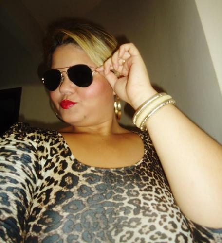 teenho 23 anos , soou aquáriana , estrovertida adoro fazer novas amizades ,vivo a vida intençamente e o resto?  FOODA - SE *-*