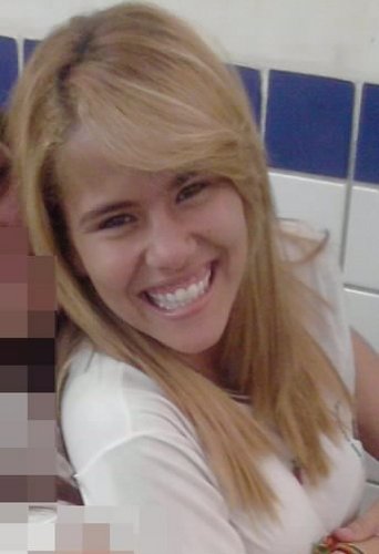 Pele bronzeada, mulher Brasileira ♪ Aquariana, 16anos. Família, Amigos, Música e VIDA/TUDO. Galega da @bahclara_ ♥