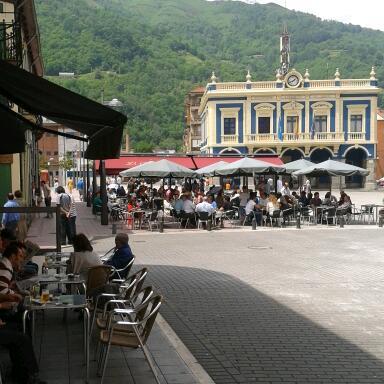 Para estar informado de lo que sucede en Laviana; bares, plazas, vecinos, fiestas, menús, eventos.