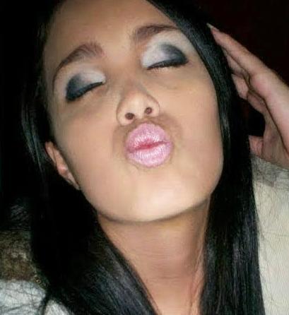 Essa mina é mó tentação,Chegou já parando a balada Mandando beijinho para as recalcadas ♫