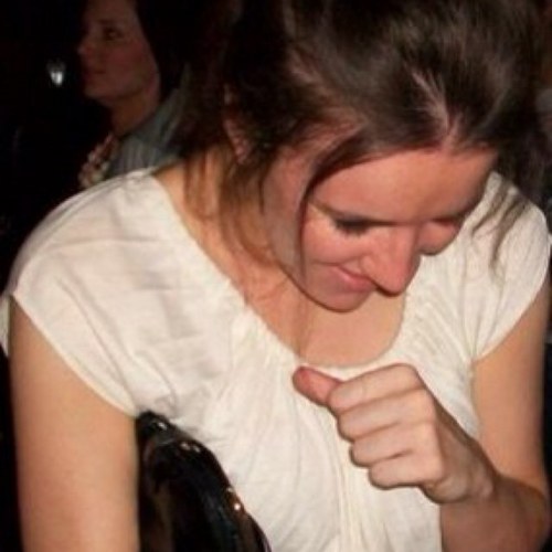 lauraoffo's profile picture. Si je te Follow RE Follow Sur @gtadlasvegas si non J'Unfollow