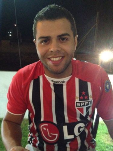 Torcedor do São Paulo Futebol Clube. Natural de Brasilia e Paraibano de Coração. Gosto de Política, SPFC e de Forró.