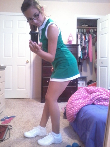 I love cheerleading, I am 16 years old and I have the best friends and the best family ever :) I just love my life (: