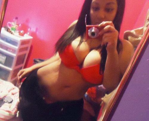 My facebook is messed up so hmu on here and Follow me  ;)  #TeamThick #TeamBoobies #TeamSingle #TeamPretty #TeamFollowBack
