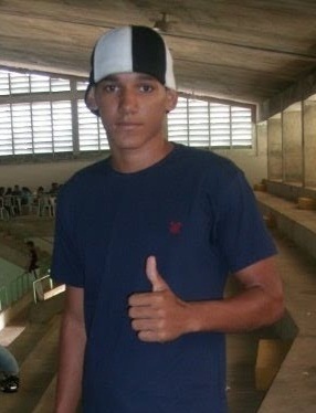 Tudo nessa vida passa, mais o que não passa é belo brilho no olhar e o sorriso de quem quer viver com um simples sorriso no rosto !