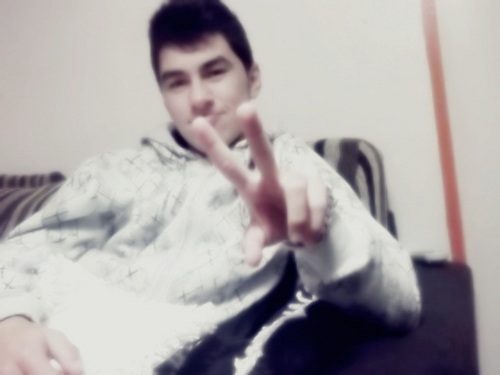 Você pode ter todos os defeitos do mundo, mas ainda é melhor que o resto do mundo. te amo / @kassiagoida s2