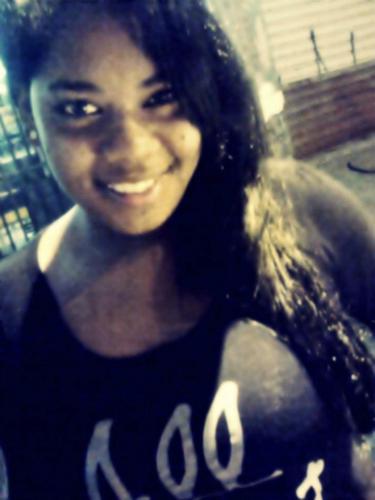 19 anos , ciumenta, chata , legal , de bem com a vida, engraçada , e muito mais muito estranha!  http://t.co/KfbwYpBQyJ