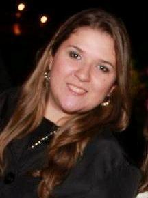 maaaribeiiro's profile picture. Sorrir não mata. Viver não dói. Abraçar não arde. Beijar não fere. Rir não machuca. Você não tem motivos para não tentar ser feliz.