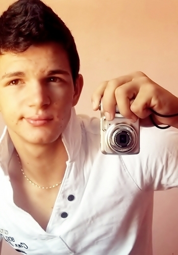 Timido, Sincero, Carinhoso, Legal, Pagodeiro, Imperfeito !  =p