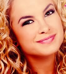 Lua meu maior orgulho • Madrinha : @Meuprincipe_A • criado dia: 28.12.11mas desativado,e reativado dia: 06.06.12 • Follow-me :D