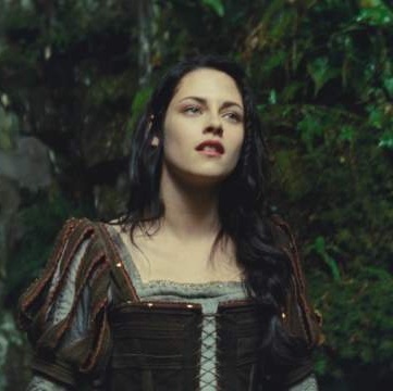 The queen killed them all, drained there life and now she's coming for me... the 'Fairest' of all. #TwistedTale (Rp Account)