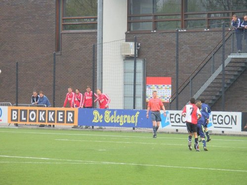 Een Scheidsrechter in het amateur voetbal, district West 1#. Wedstrijden van Texel tot Wageningen en gewoon met het OV.
#AV-J3.. # TT..