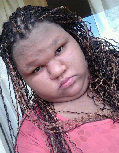 Sou uma menina que gosta de fazer novas amizades que gosta de rir brinca se diverti,curti a vida eu sou feliz assim E simplesmente  eu sou apaixonada pelo TIMÃO