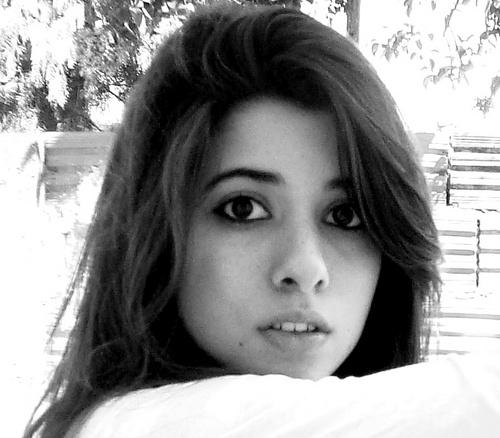 Sou o que penso, que escrevo, que falo. Sou muitas, diferente em cada ponto de vista.
AVISE caso queira que eu te siga ;D