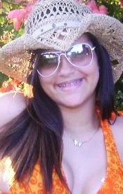 Sou uma carta gigante, chata, cheia de erros, longa demais, muito complicada. Tati B.