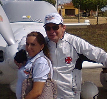Servidor Público, casado (com Rita de Cássia), pai de Rayonara e Vascaíno.